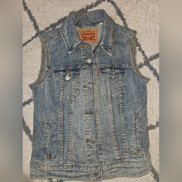 Levi's denim vest with DIY detail on back xs - Picture 1 of 5